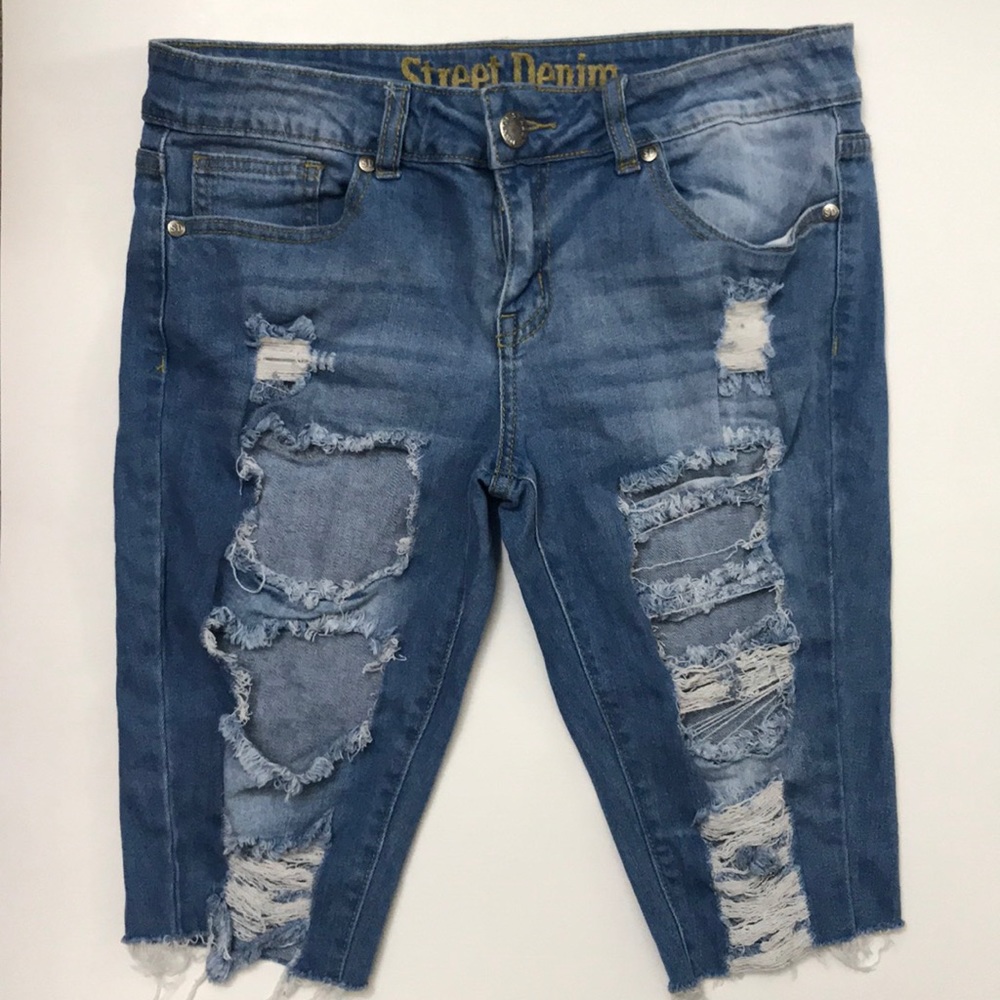 STREET DENIM Distressed Jean Capris
